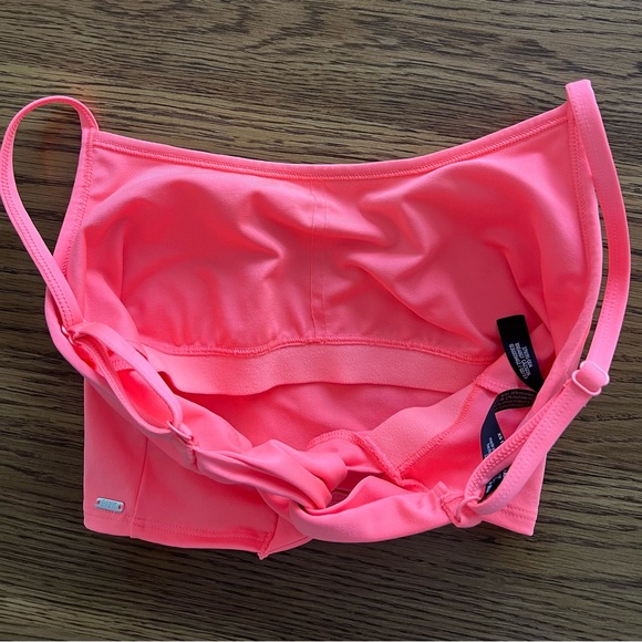 Victoria’s Secret PINK ULTIMATE LIGHTLY LINED TWIST BACK SPORTS BRA - Picture 4 of 7